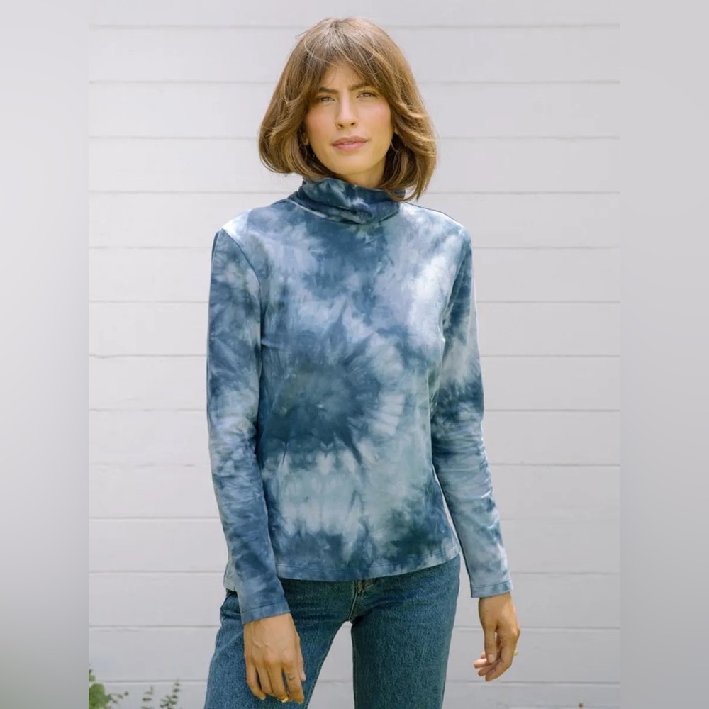 Tradlands Month Turtleneck in Blue Tie Dye (Size XL)